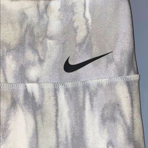 Nike marble cropped leggings